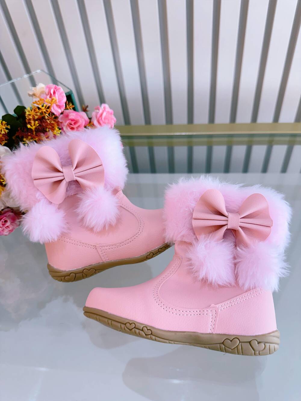 Botinha Infantil Rosa Laço Pompom Com Pelúcia e Zíper