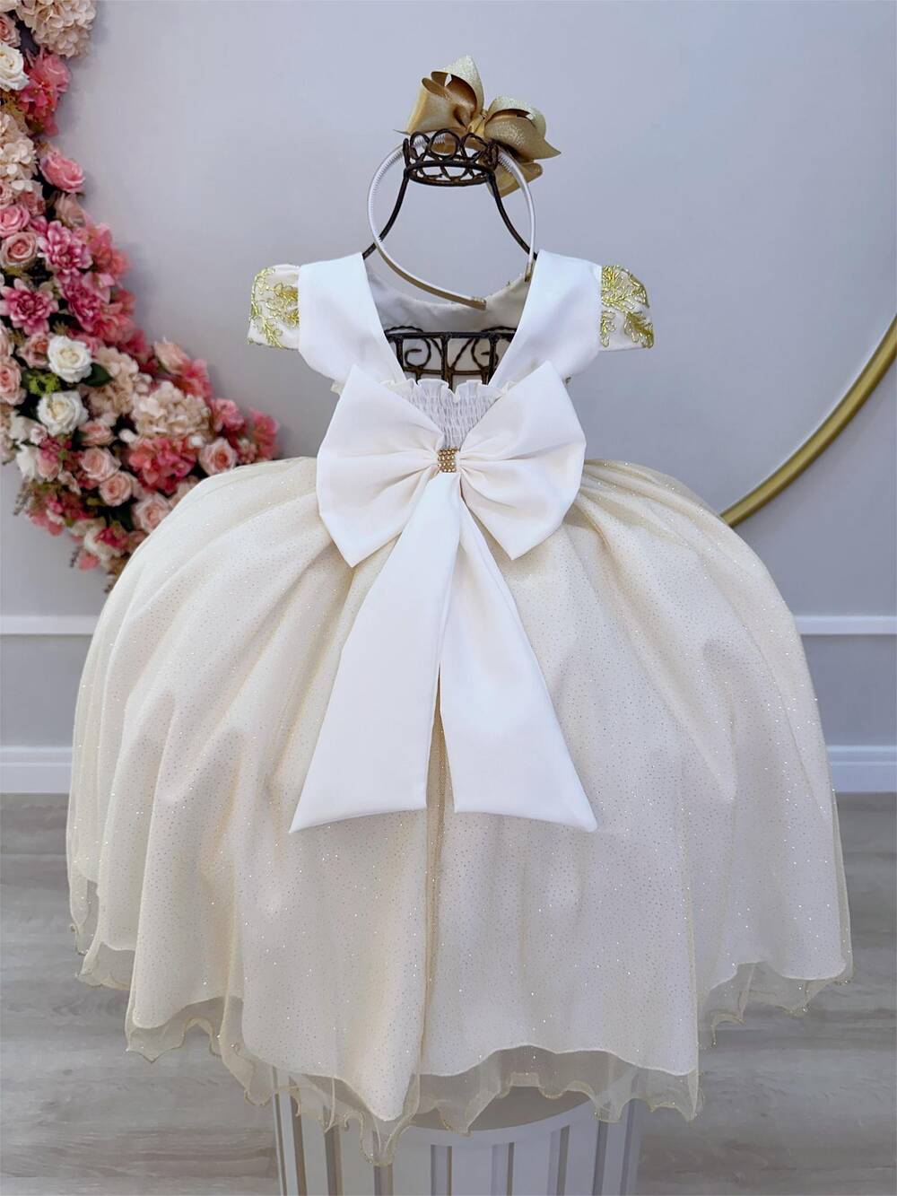 Vestido Infantil Off White C/ Renda Dourada e Pérolas Damas