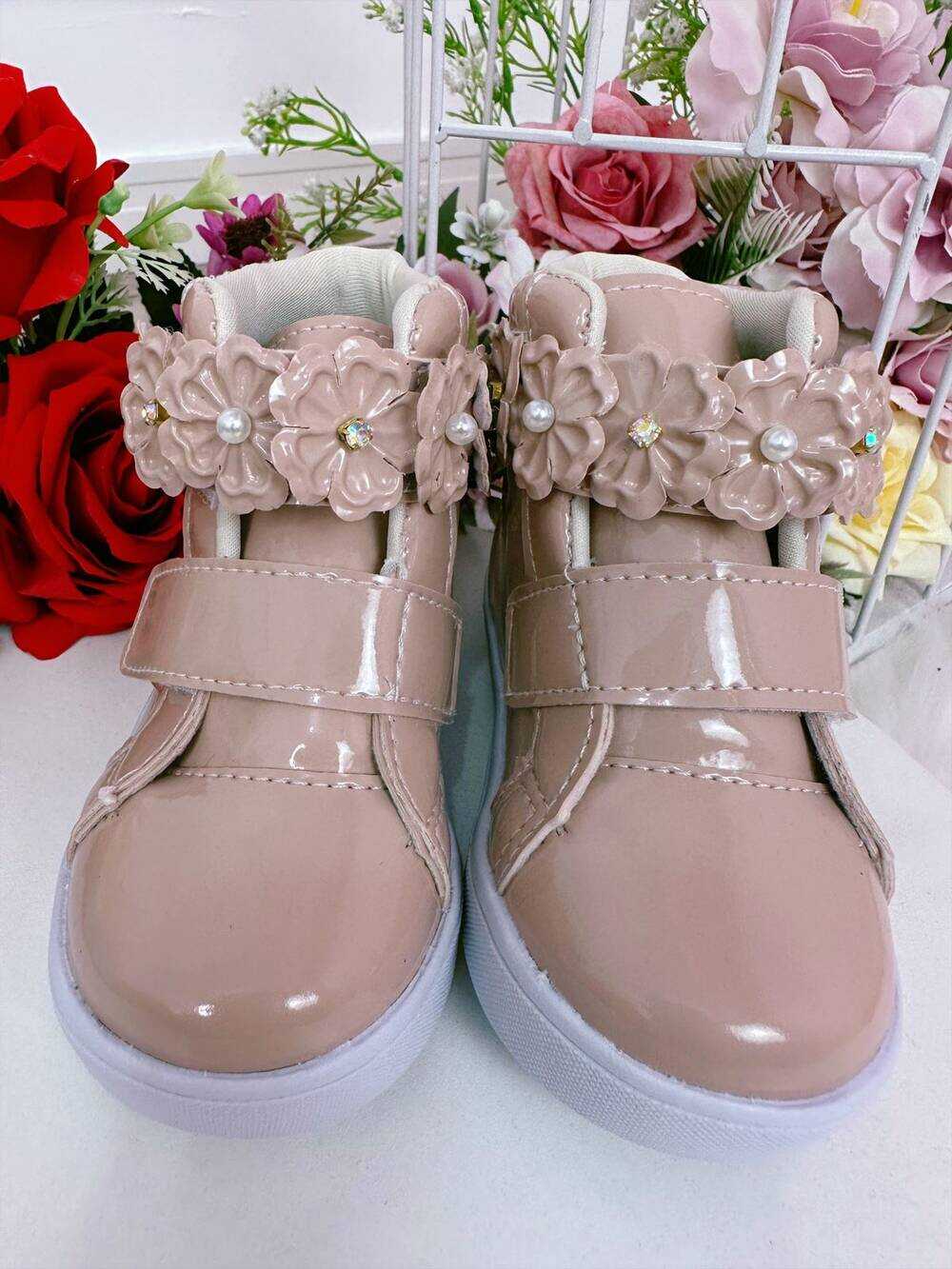 Coturno Infantil Nude Verniz C/ Velcro e Aplique Florzinhas