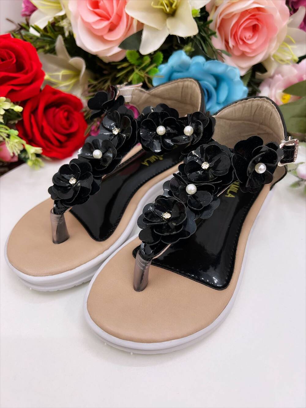 Sandália Infantil C/ Flor Pérolas e Strass Rasteira Preto