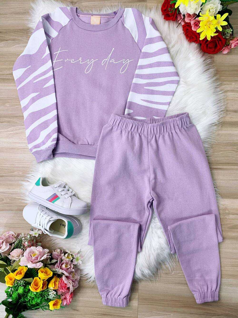 Conjunto de Moletom Blusa e Calça Lilás C/ a Manga Listrada