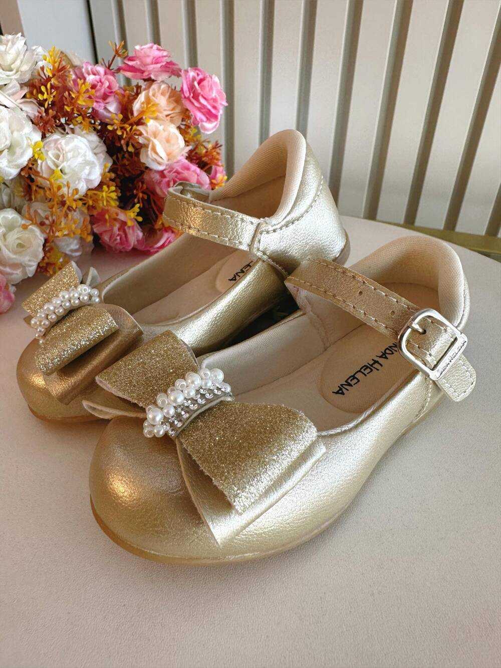 Sapatinho Ouro Com Aplique de Lacinho e Strass Glitter