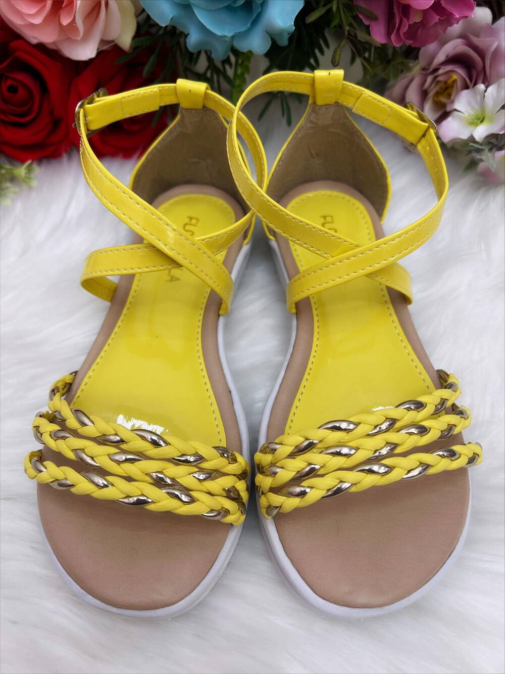 Sandália Infantil Tiras Trançadas Rasteira Amarelo