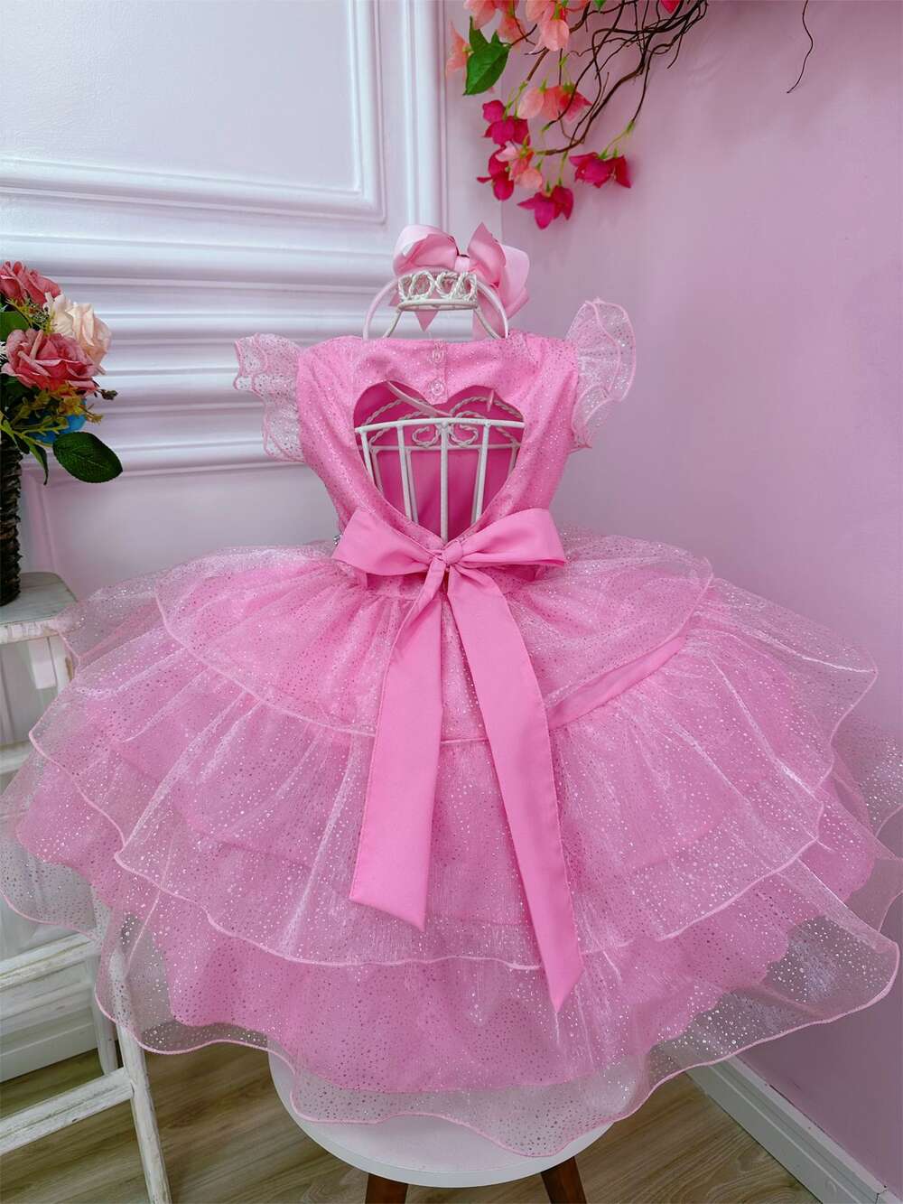 Vestido Infantil Barbie Rosa Glitter Cinto Strass Broche Flor