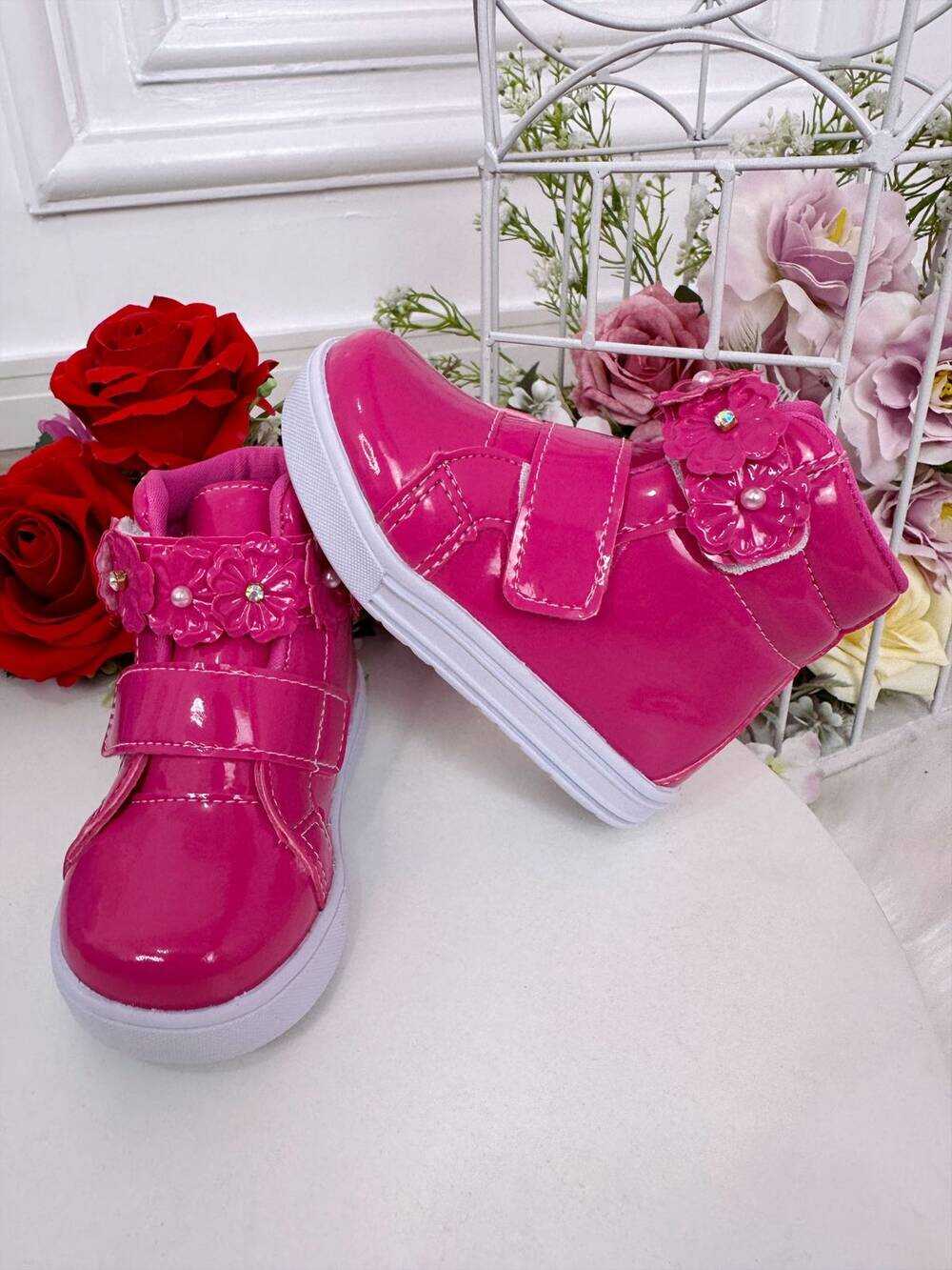 Coturno Infantil Pink Verniz C/ Velcro e Aplique Florzinhas