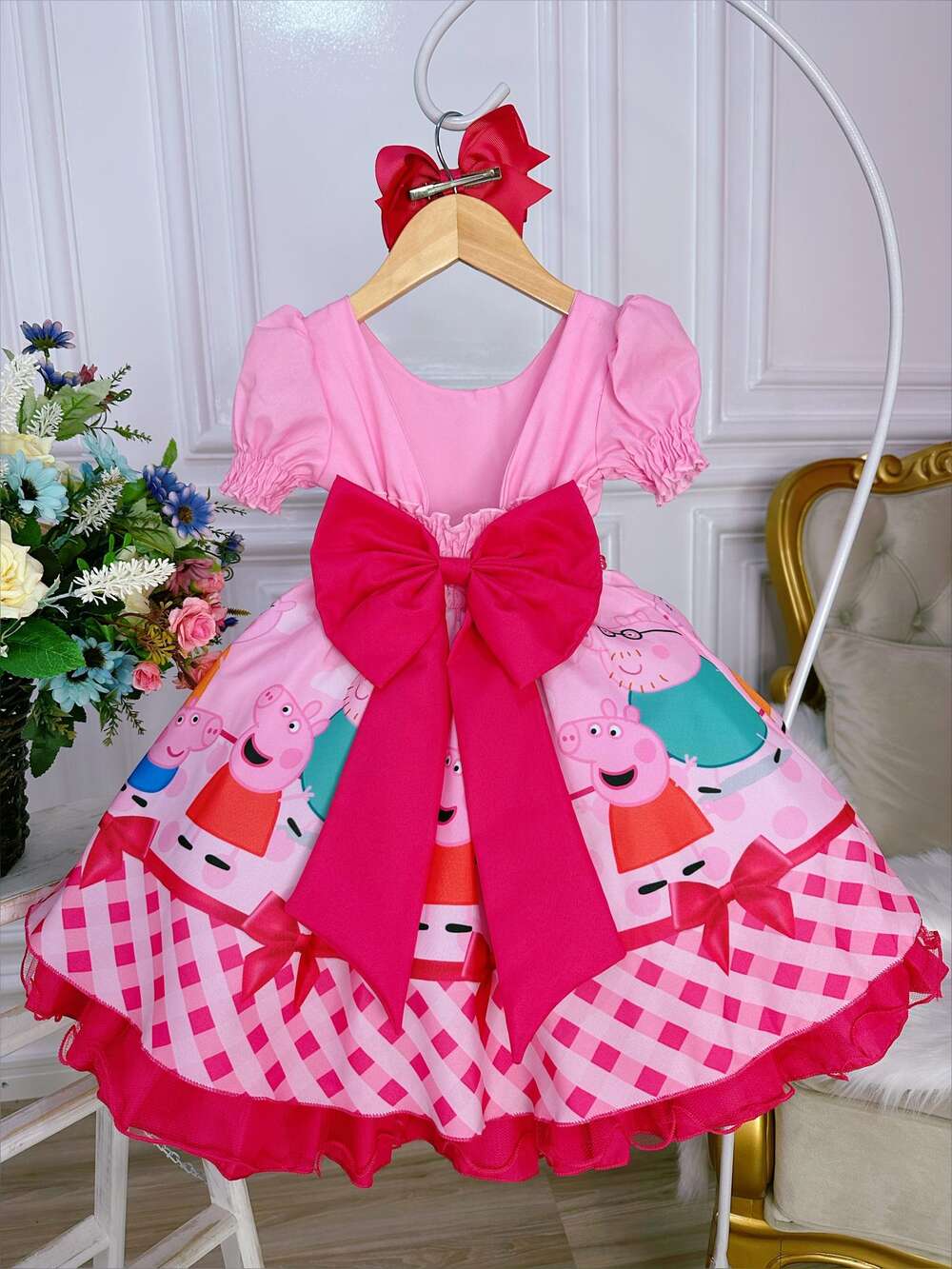 Vestido Infantil Família Peppa Rosa Chiclete Peito Strass