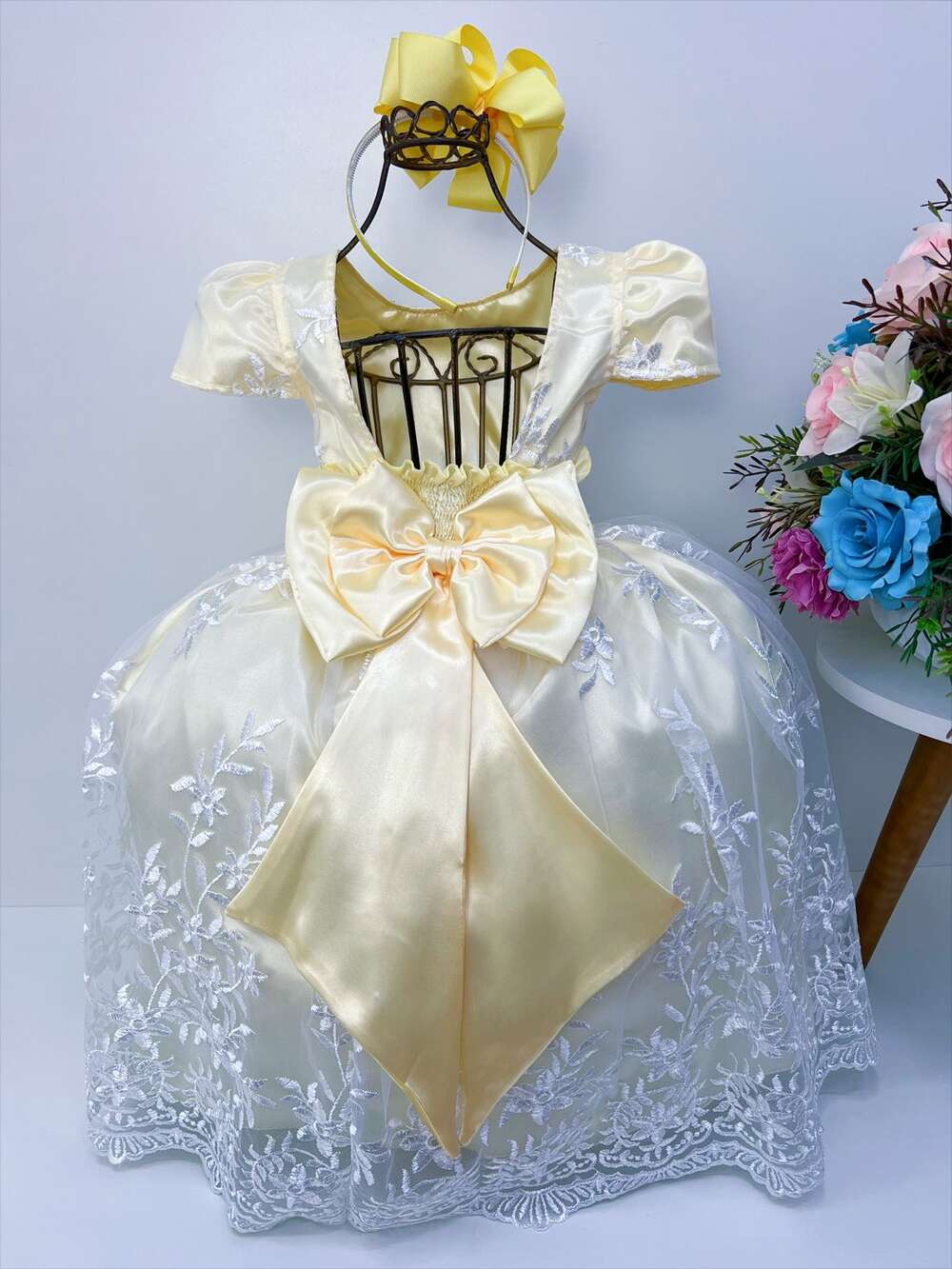 Vestido Infantil Amarelo Renda Branca Realeza e Pérolas Luxo