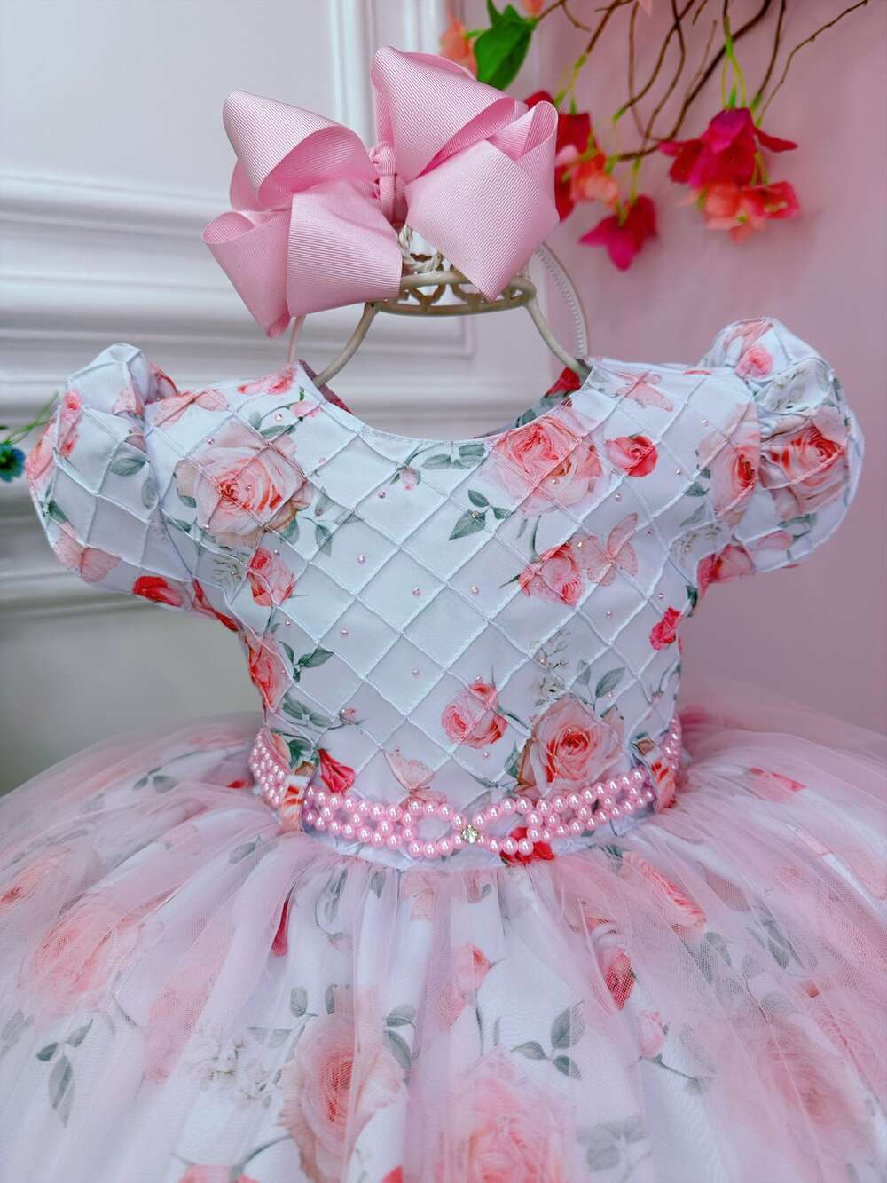 Vestido Infantil Branco Peito Nervura e Florido de Rosas