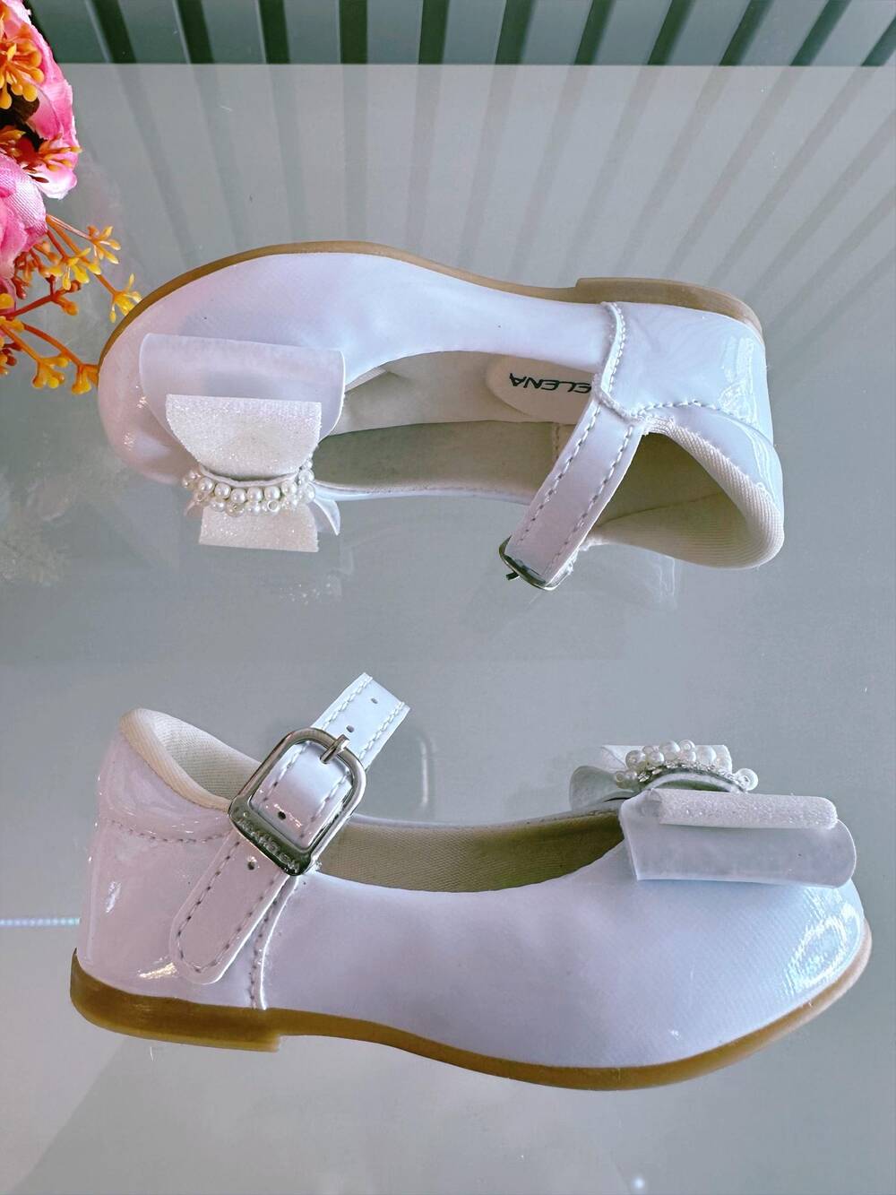 Sapatinho Branco Verniz Aplique de Lacinho e Strass Glitter