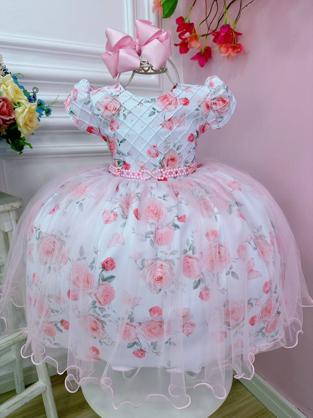 Vestido Infantil Branco Peito Nervura e Florido de Rosas