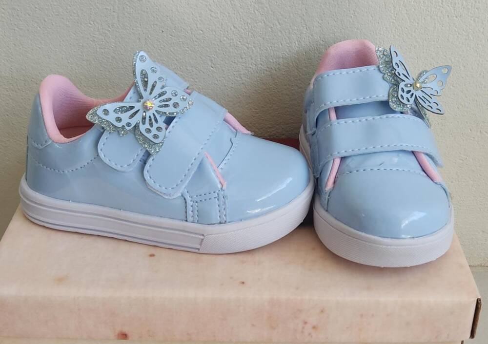 Tênis Azul Bebê Verniz Rosa Aplique Borboleta Velcro Meninas