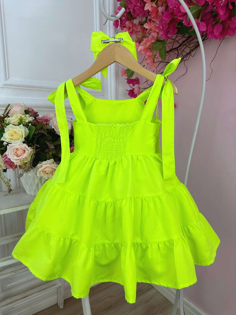 Vestido infantil Verde Lima Neon Strass no Busto e Laço Festa