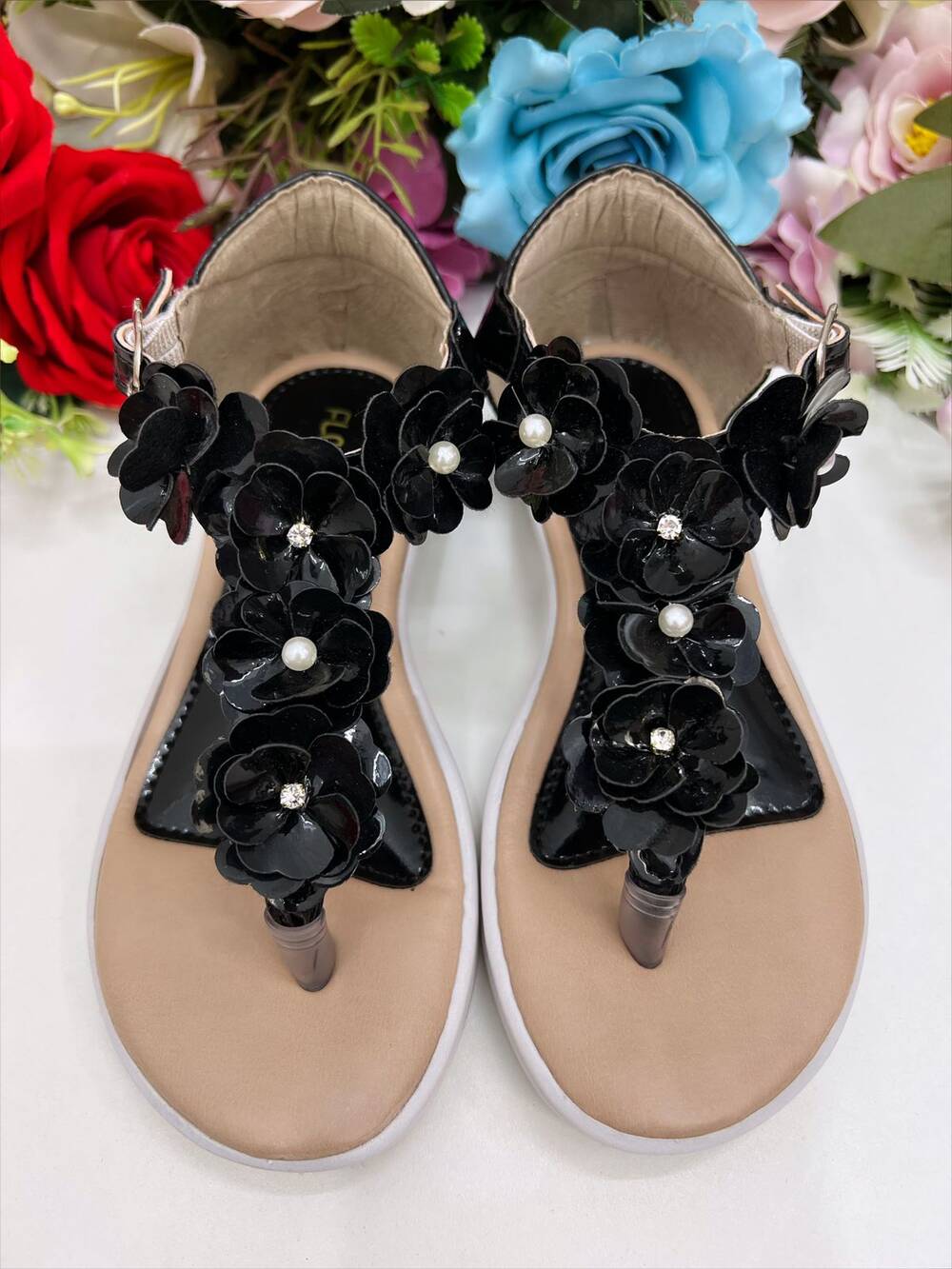 Sandália Infantil C/ Flor Pérolas e Strass Rasteira Preto