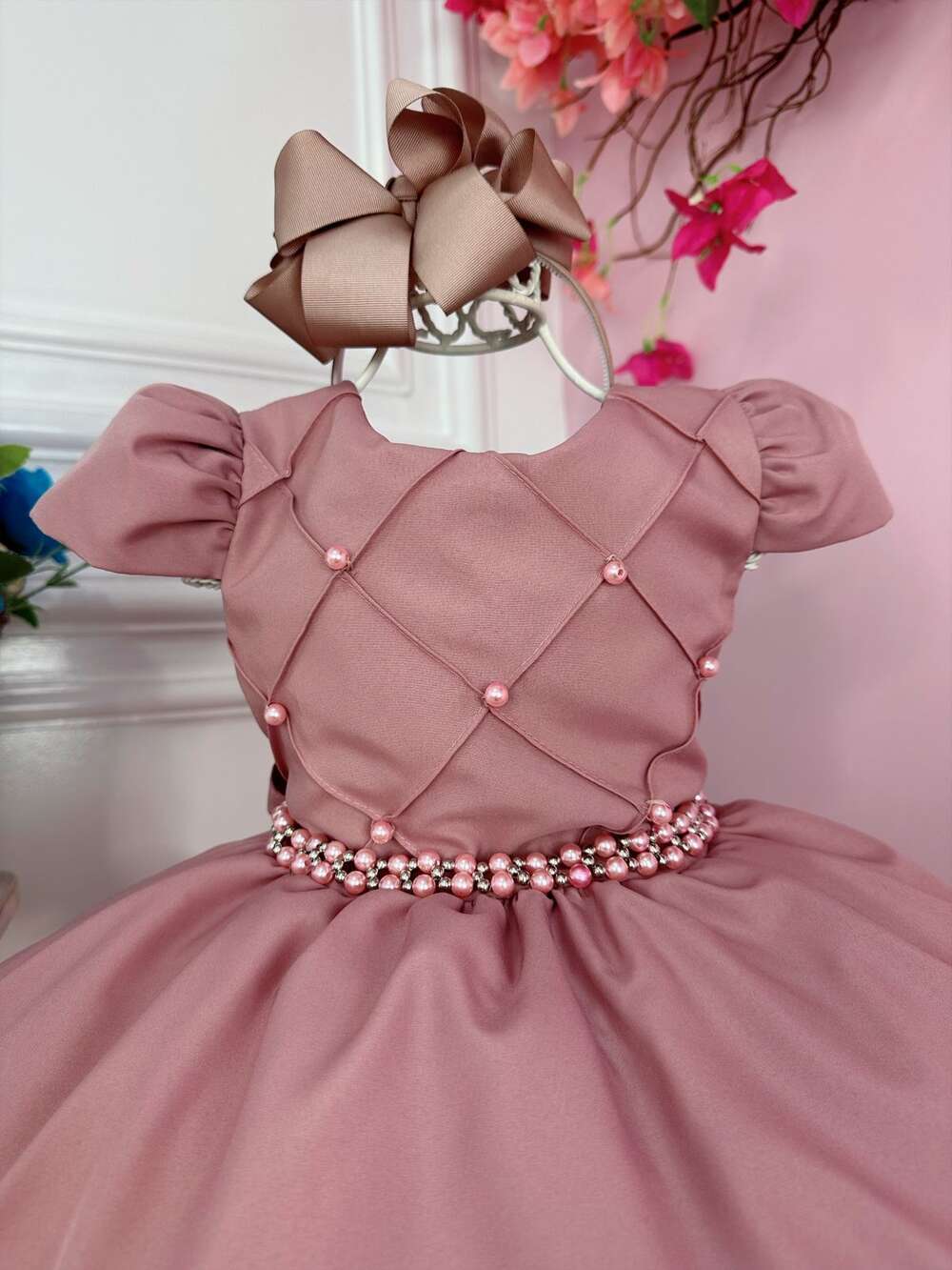 Vestido Infantil Rose Peito Nervura C/ Cinto de Pérolas Luxo