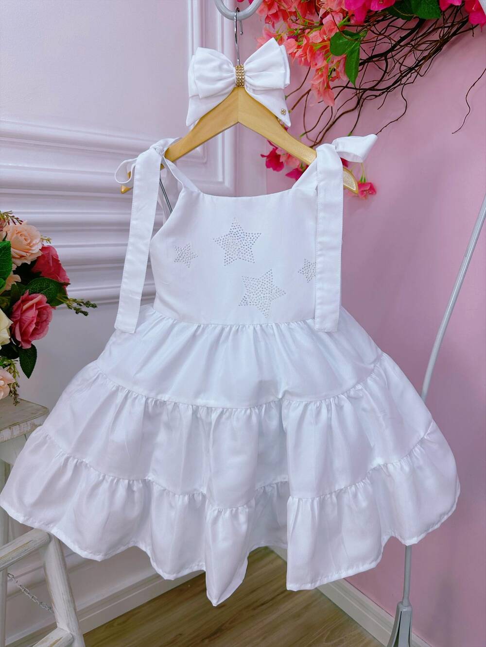 Vestido infantil Branco Strass no Busto Estrelas e Laço Damas