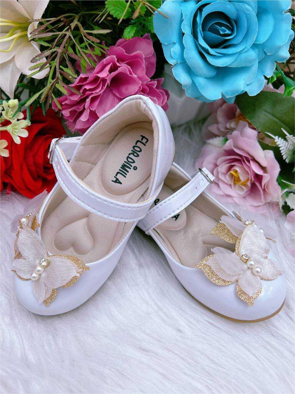 Sapatinho Branco Verniz C/ Aplique Borboleta Luxo Glitter