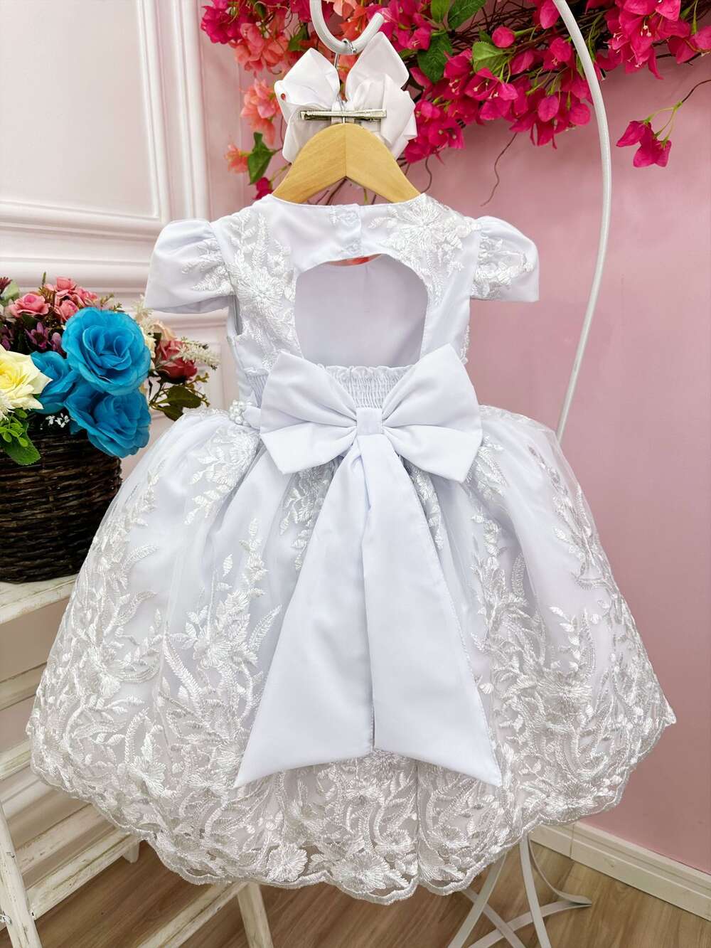 Vestido Infantil Branco Renda Realeza e Cinto de Pérolas