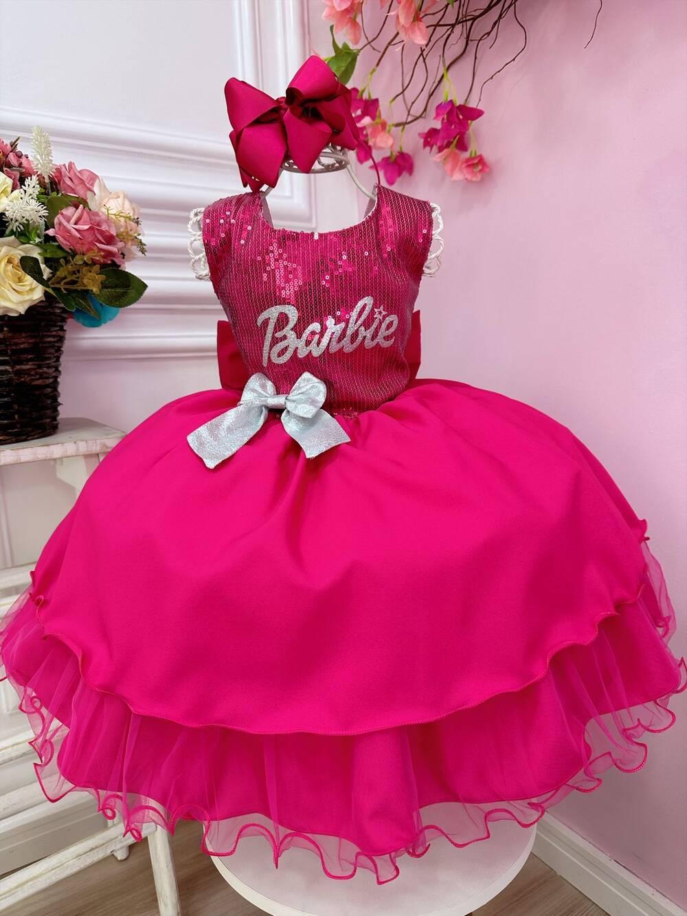 Vestido Infantil Barbie Busto Paetê Pink e Broche de Lacinho