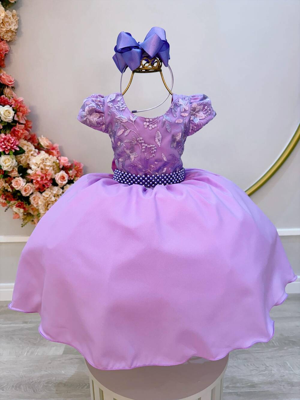 Vestido Infantil Lilás Busto Bordado e Cinto de Pérolas