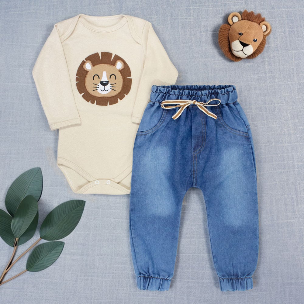 Conjunto Bebê Rei Das Selvas: Body Bege Suave E Calça Jeans