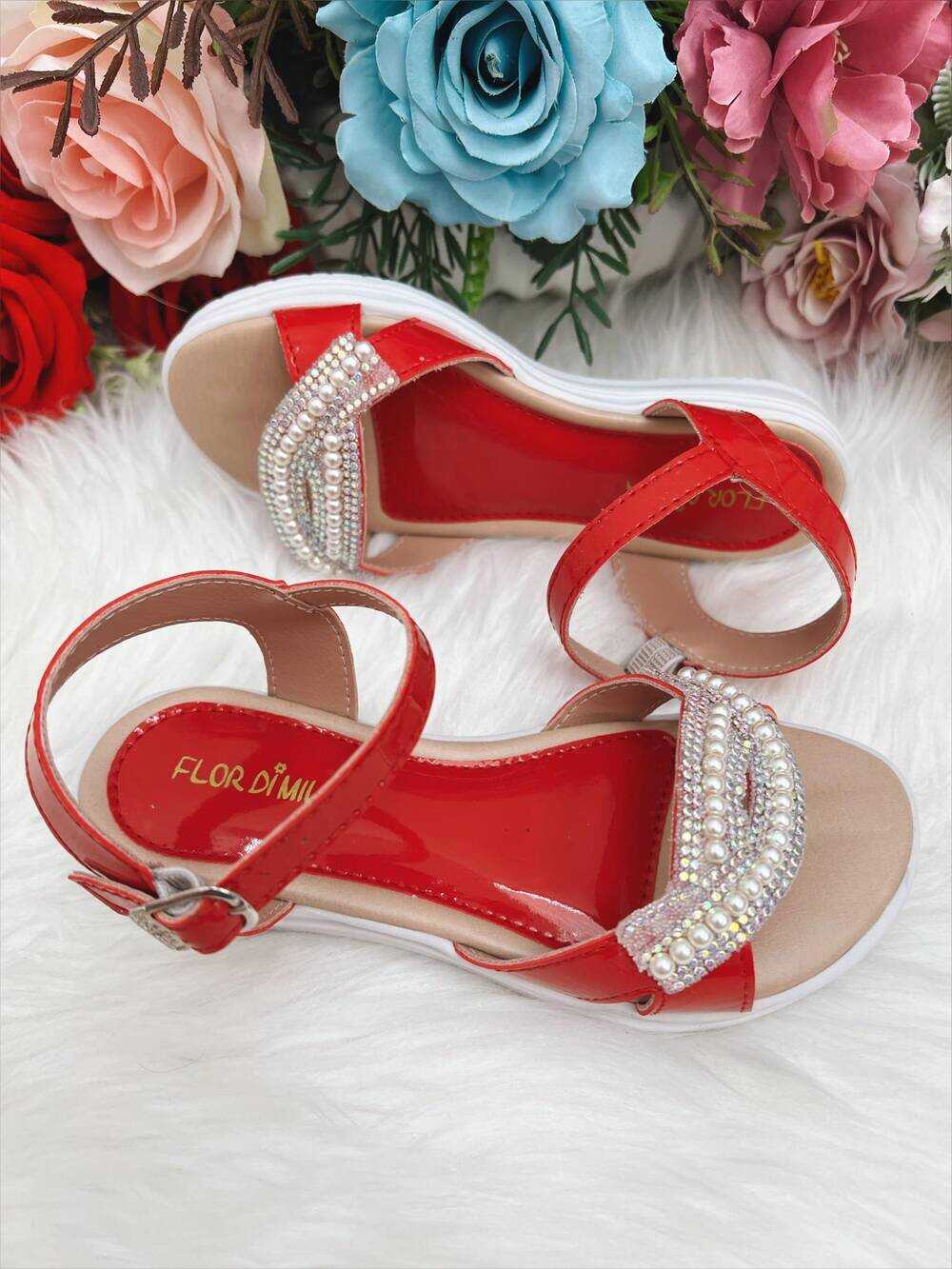 Sandália Infantil Com Pérolas e Strass Rasteira Vermelho