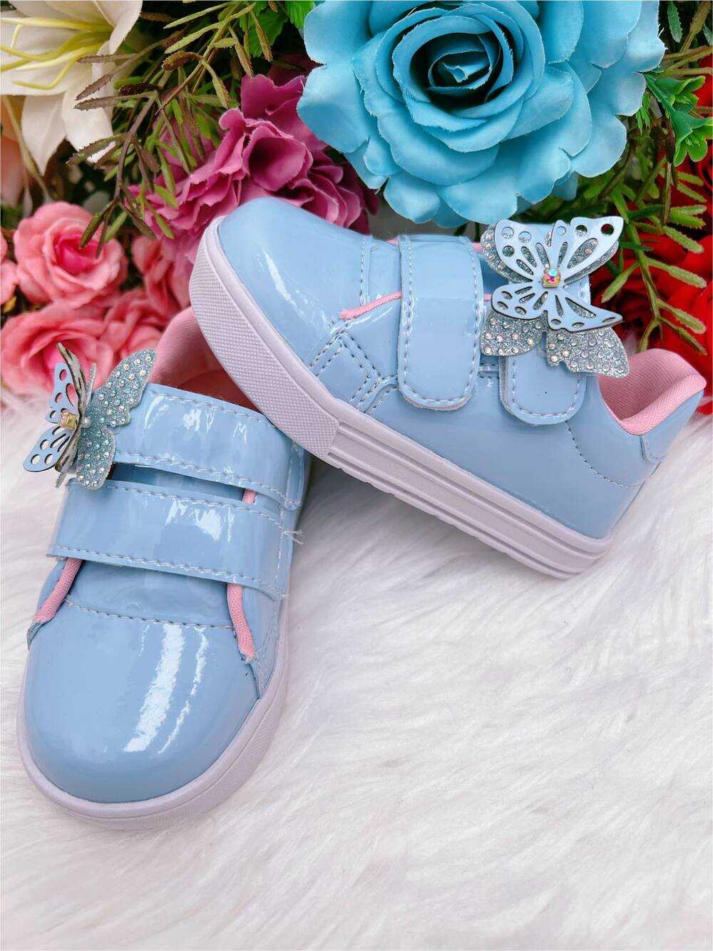 Tênis Azul Bebê Verniz Rosa Aplique Borboleta Velcro Meninas