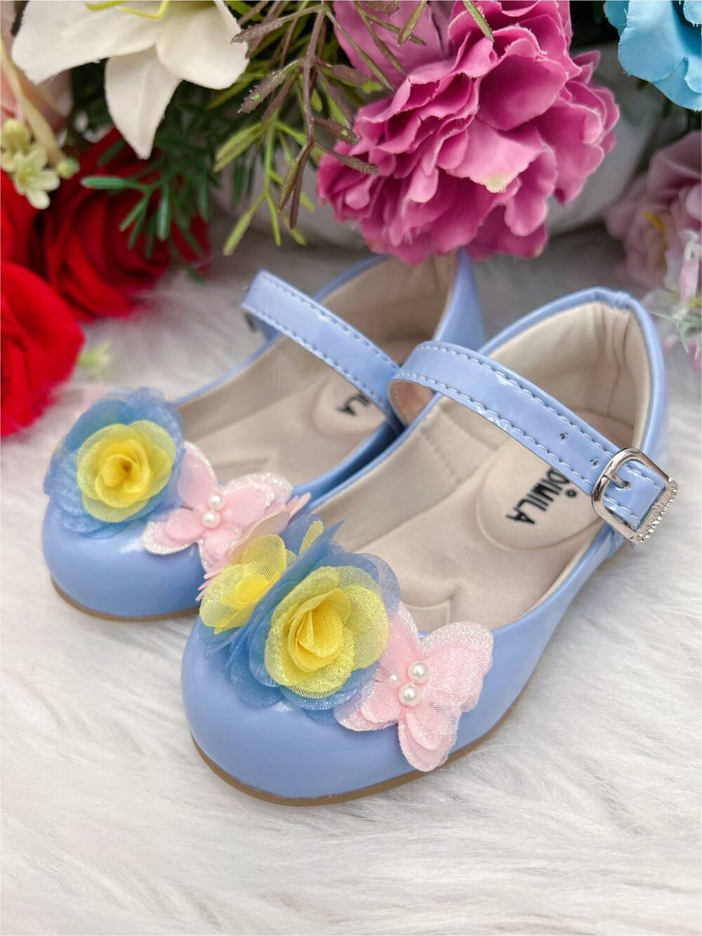 Sapatinho Azul Bebê Verniz C/ Aplique de Borboleta Flor Luxo