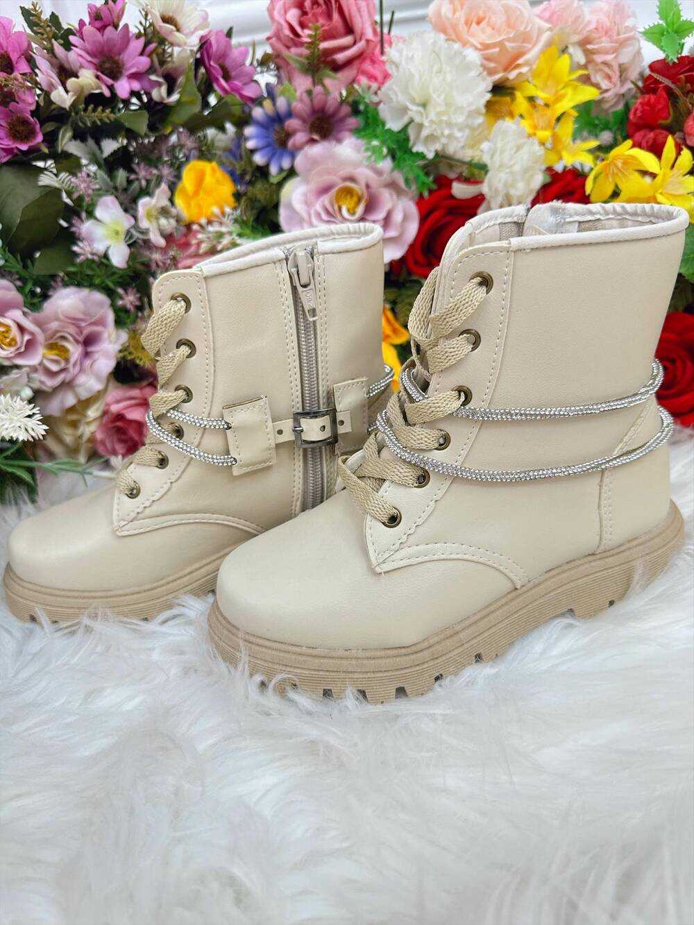 Botinha Infantil Cano Curto Off White Com Cadarço e Ziper