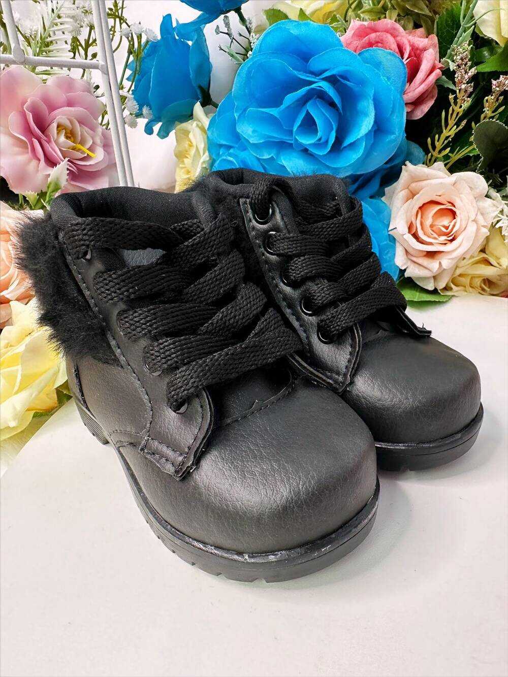 Coturno Infantil Preto Com Pelúcia e Cadarço Luxo