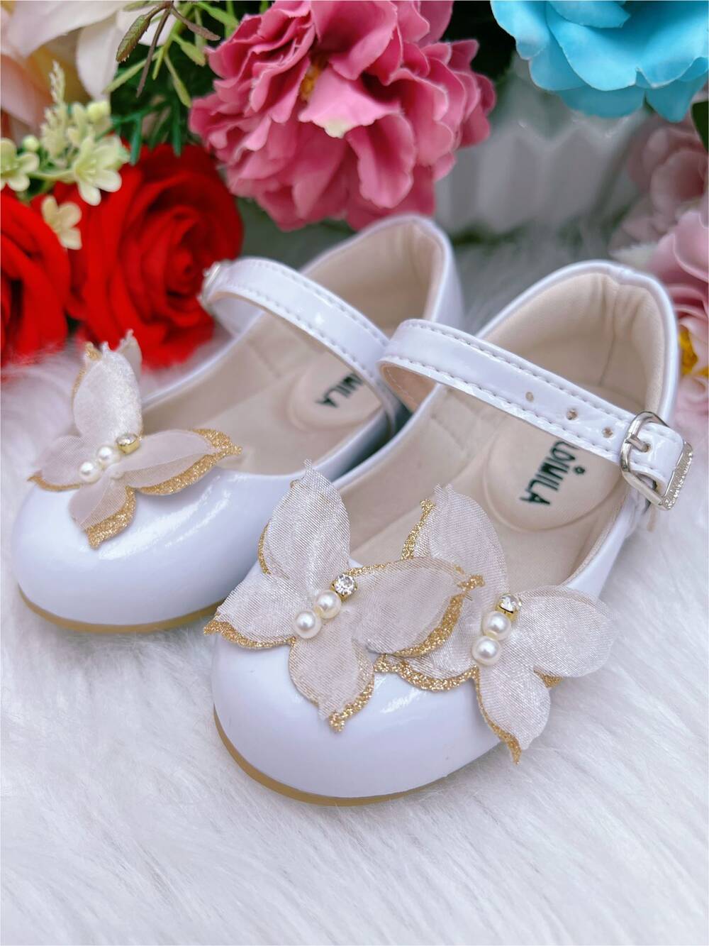 Sapatinho Branco Verniz C/ Aplique Borboleta Luxo Glitter