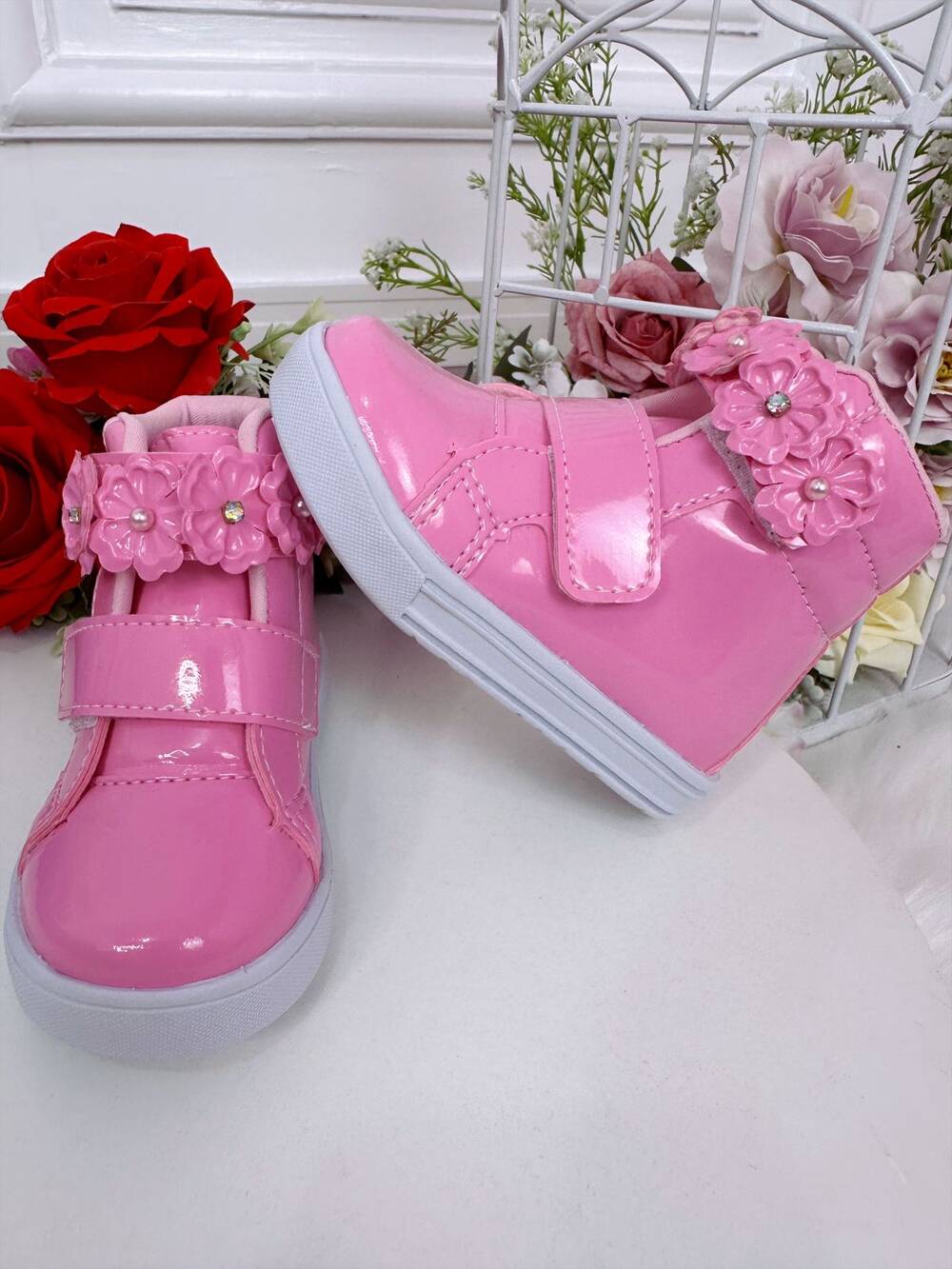 Coturno Infantil Rosa Chiclete Verniz C/ Velcro e Florzinhas