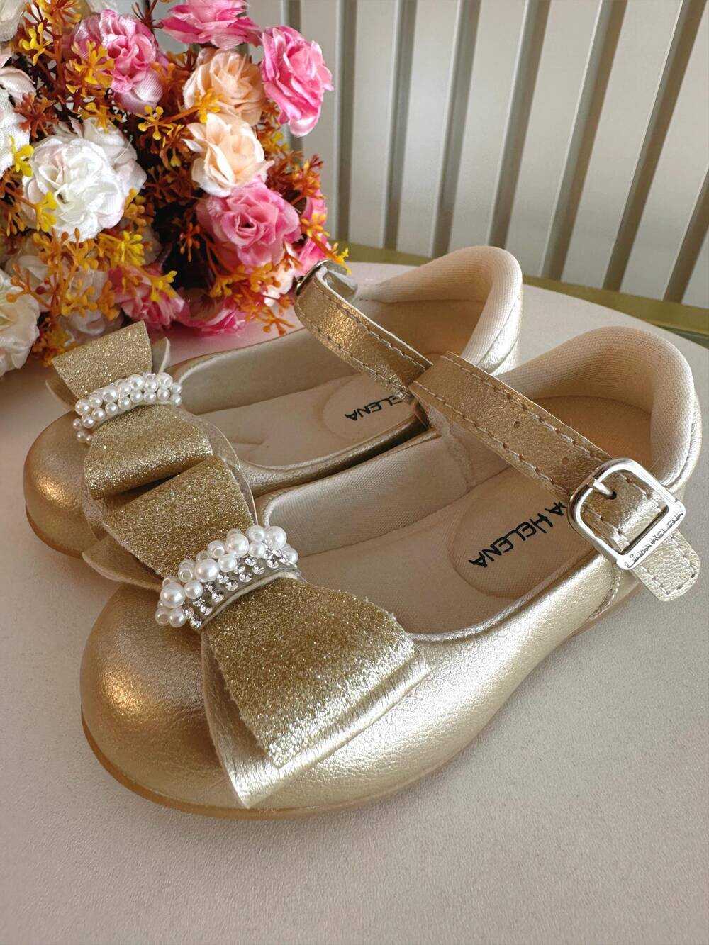 Sapatinho Ouro Com Aplique de Lacinho e Strass Glitter
