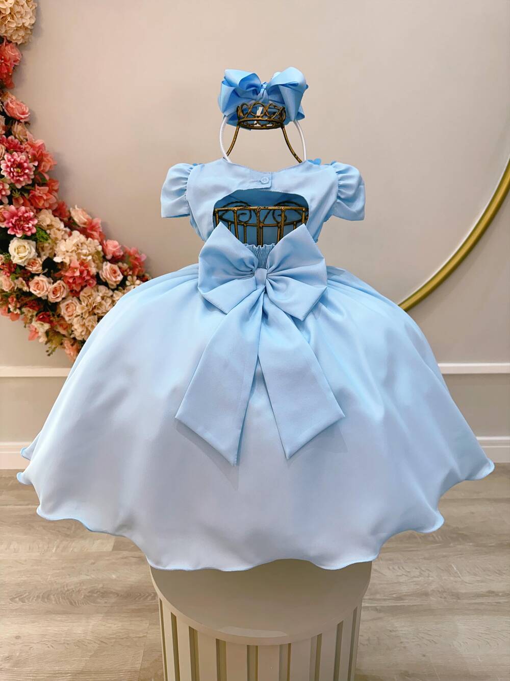 Vestido Infantil Azul Bebê C/ Busto Tule e Aplique de Flores