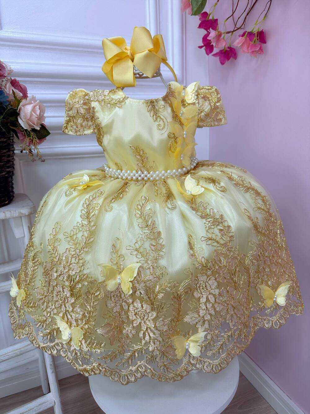 Vestido Infantil Amarelo Renda Realeza e Aplique Borboletas