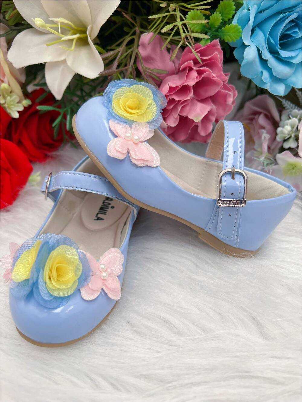 Sapatinho Azul Bebê Verniz Aplique de Borboleta Flor Luxo