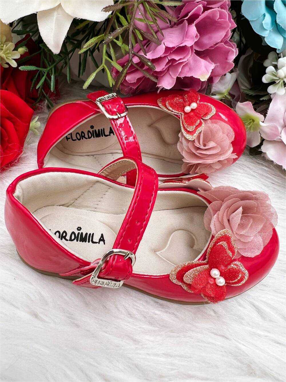 Sapatinho Vermelho Verniz C/ Aplique Borboleta Flor