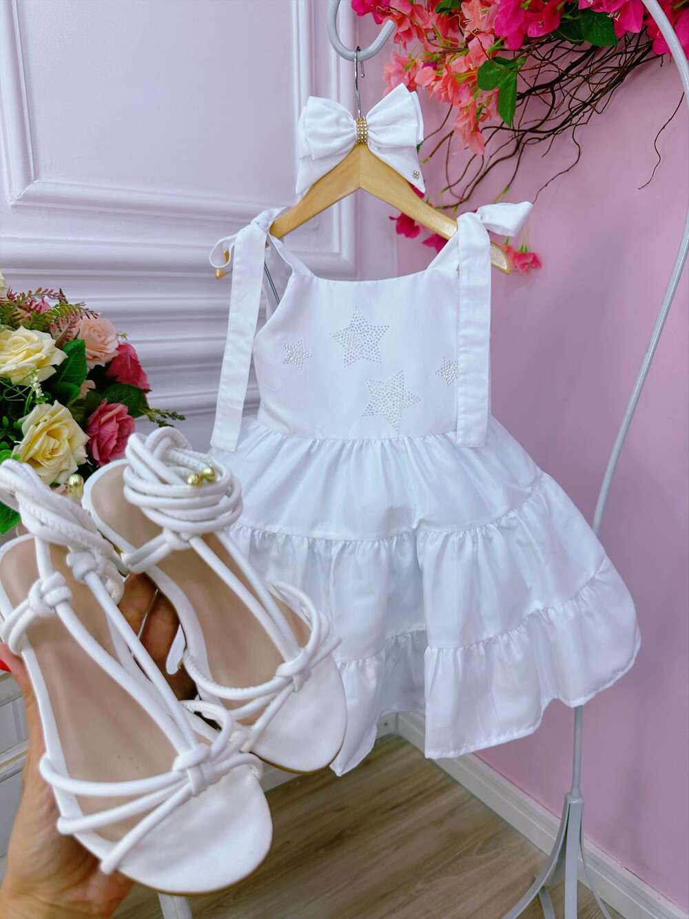 Vestido infantil Branco Strass no Busto Estrelas e Laço Damas