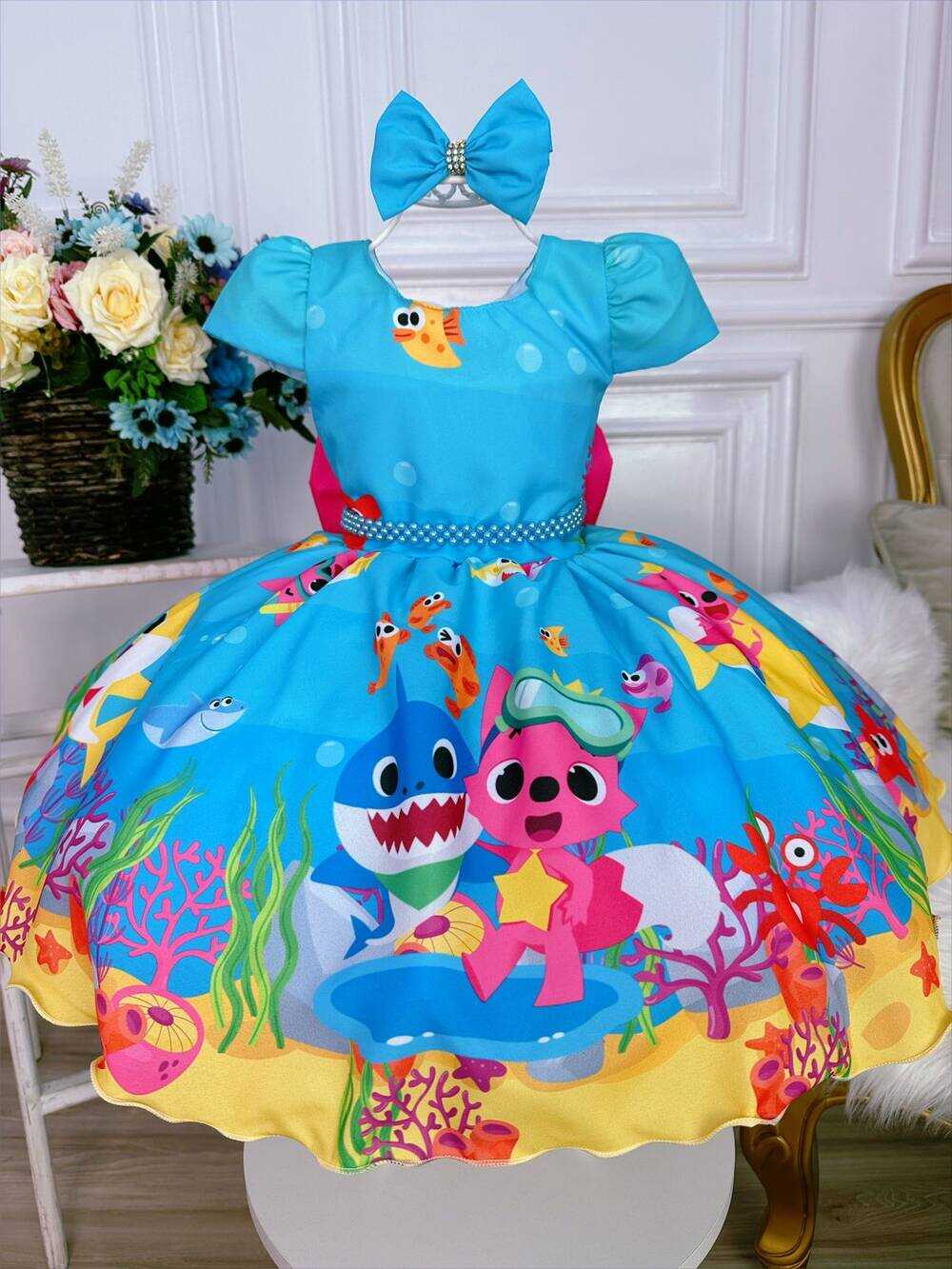 Vestido Infantil Baby Shark Brincando Fundo Mar Azul C/ Laço