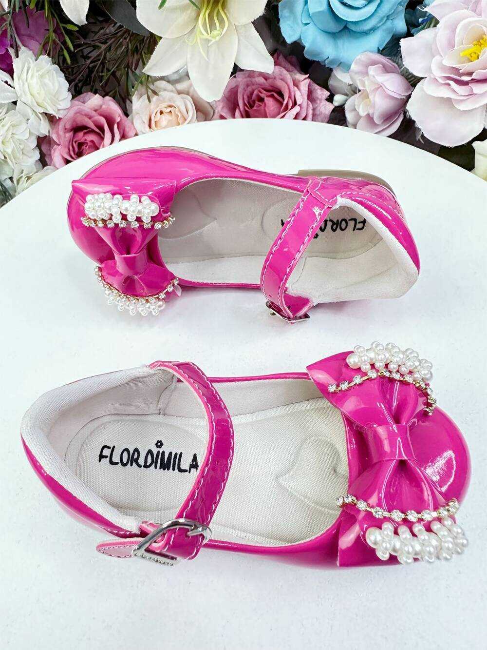 Sapatinho Pink Verniz de Lacinho Com Pérolas e Strass