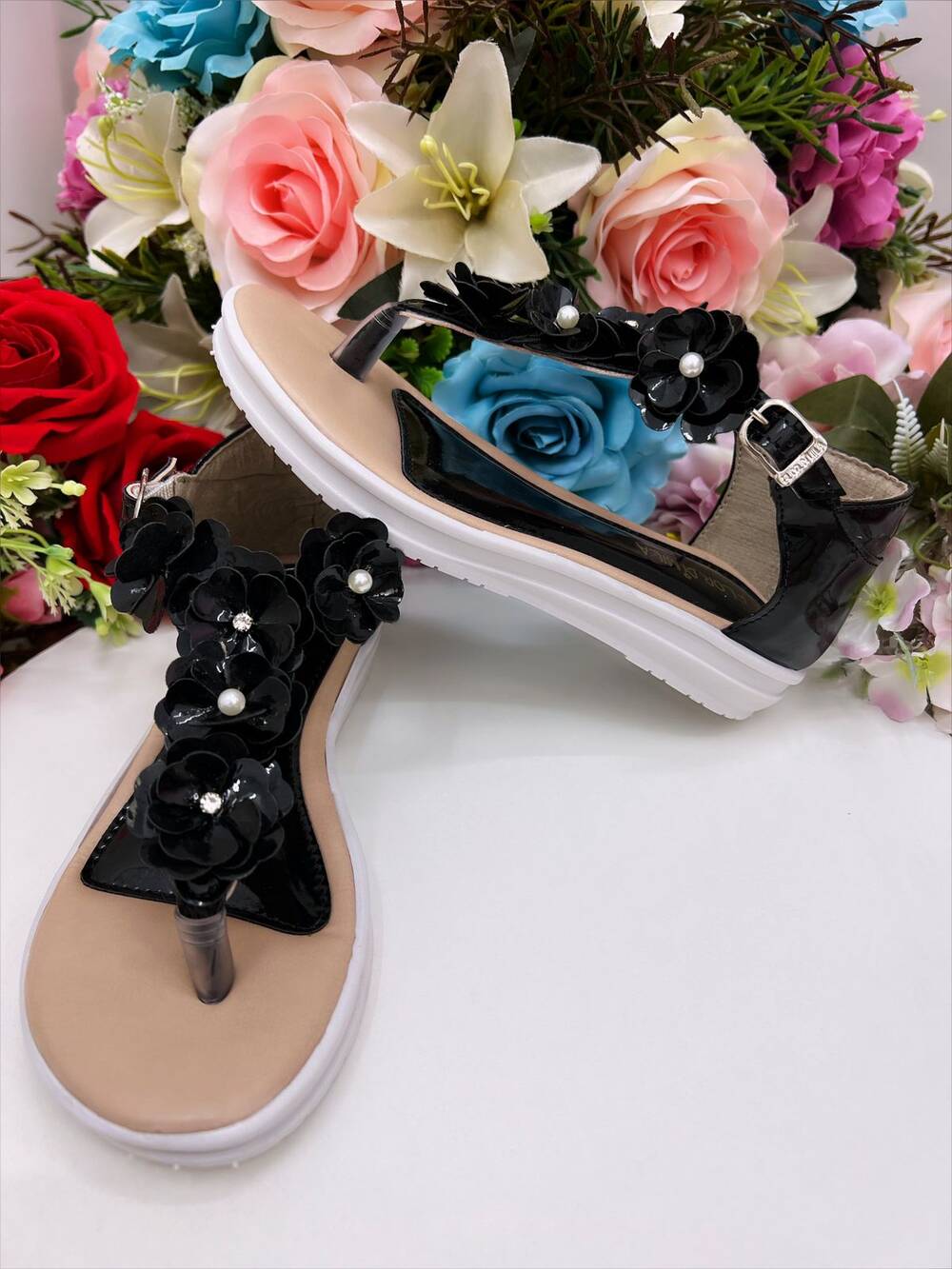 Sandália Infantil C/ Flor Pérolas e Strass Rasteira Preto