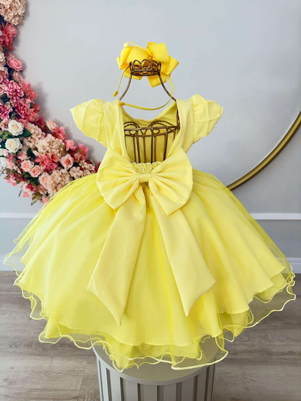 Vestido Infantil Amarelo Saia Organza e Busto Nervura Strass