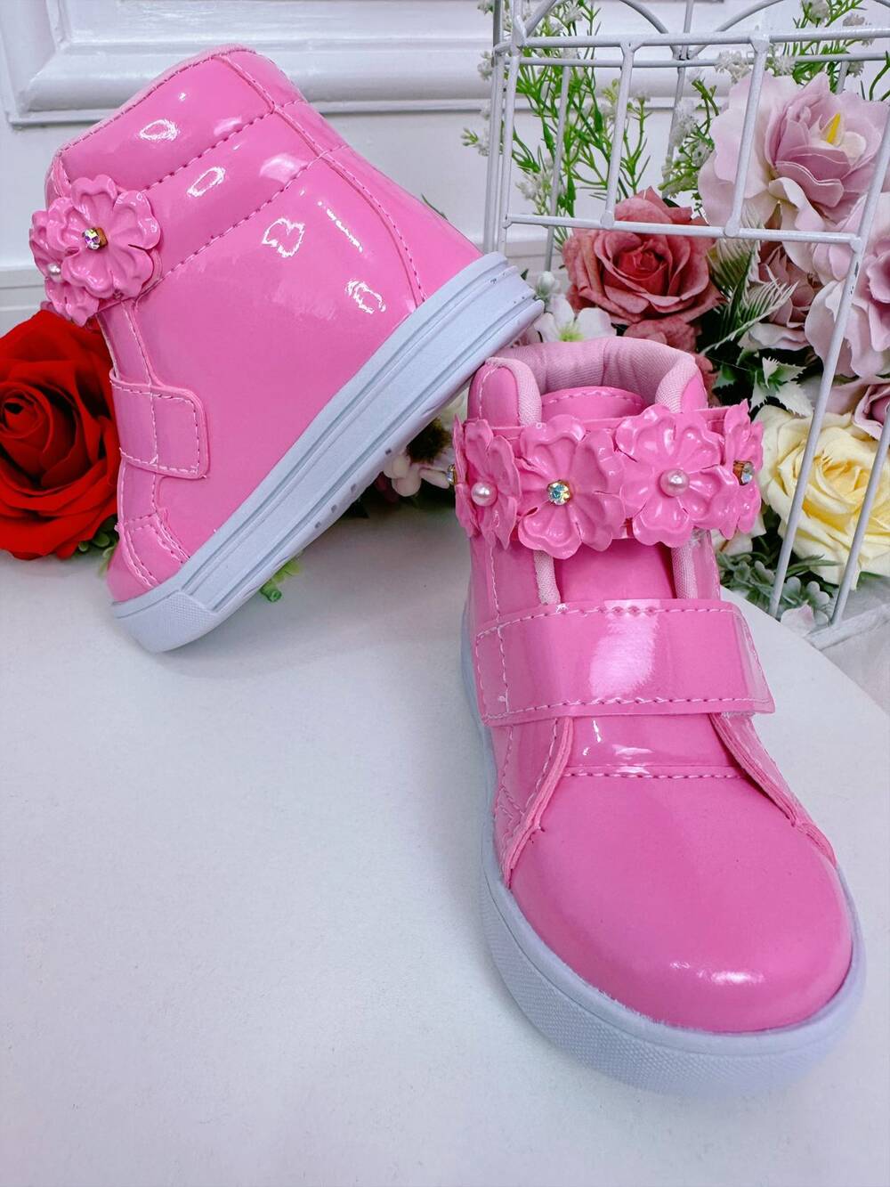 Coturno Infantil Rosa Chiclete Verniz C/ Velcro e Florzinhas