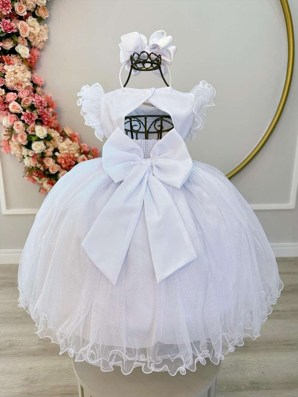 Vestido Infantil Branco C/ Cinto de Pérolas e Busto Damas