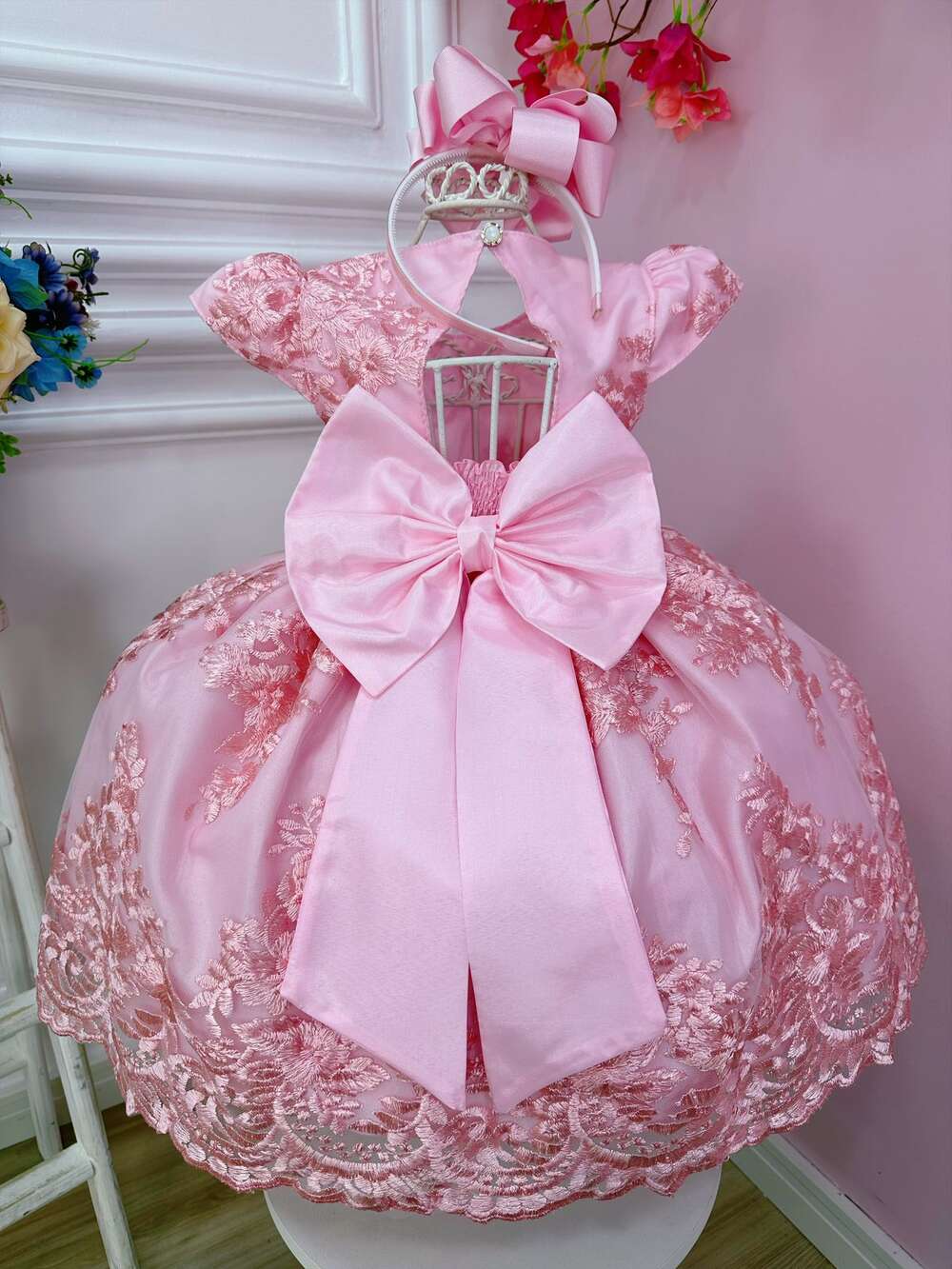 Vestido Infantil Rosa Com Renda Realeza e Cinto Pérolas