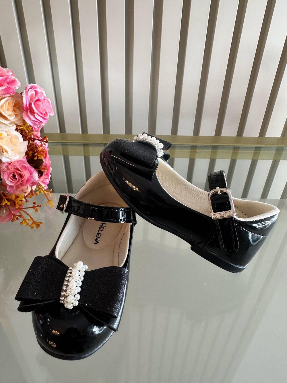 Sapatinho Preto Verniz C/ Aplique de Lacinho Strass Glitter