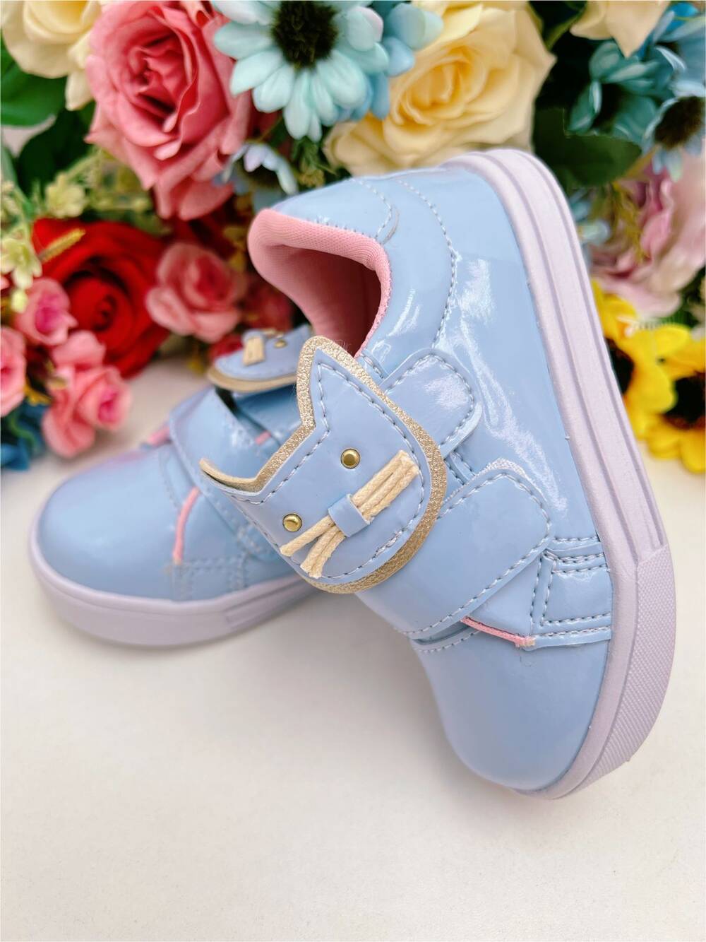 Tênis Azul Bebê Verniz Rosa e Aplique Gatinha Velcro Meninas