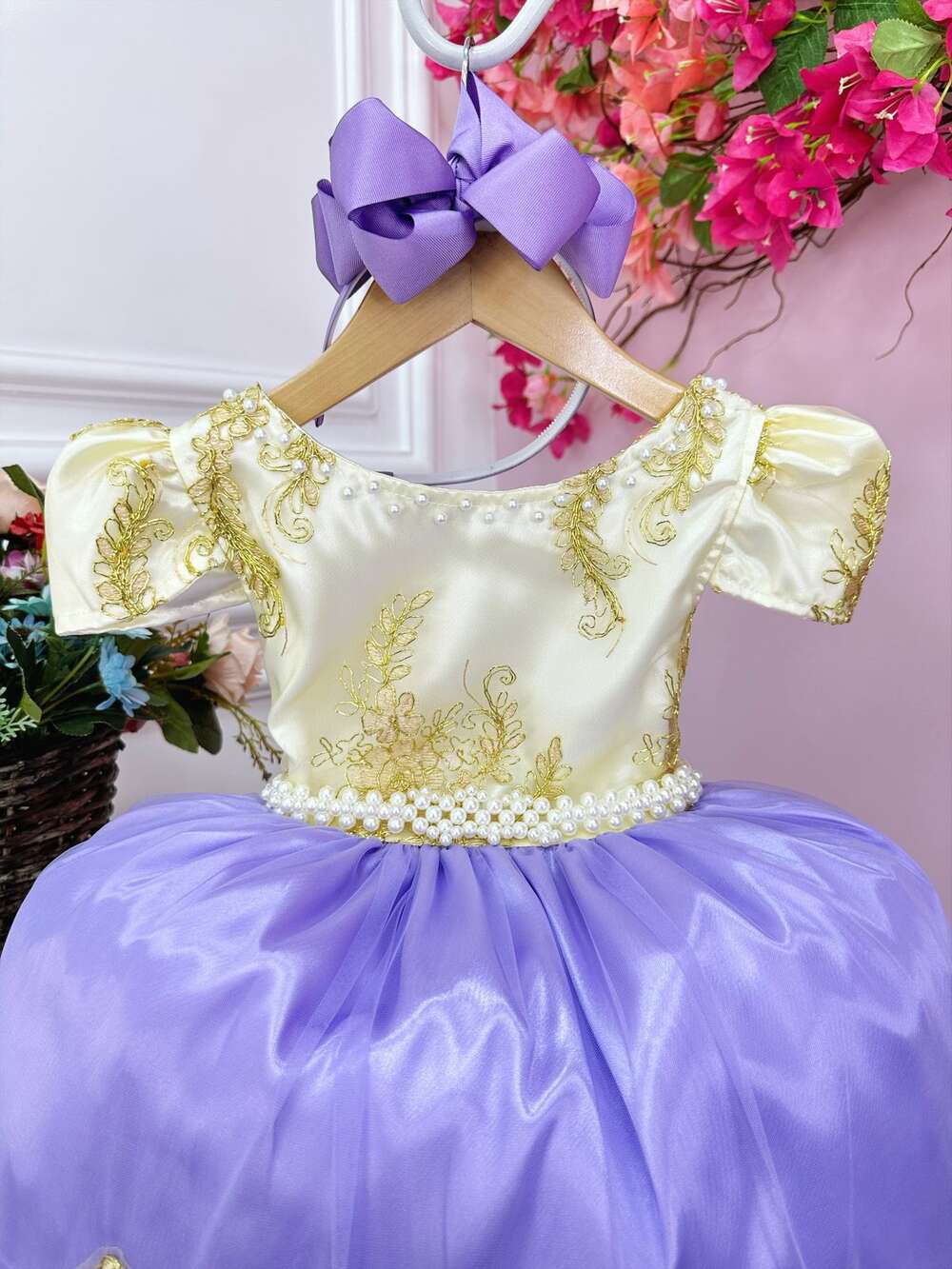 Vestido Infantil Marfim Com Lilás e Renda Realeza