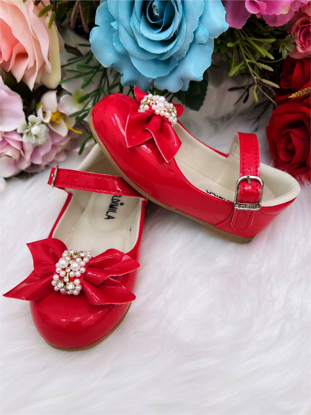 Sapatinho Vermelho Verniz Com Lacinho e Pérolas Strass