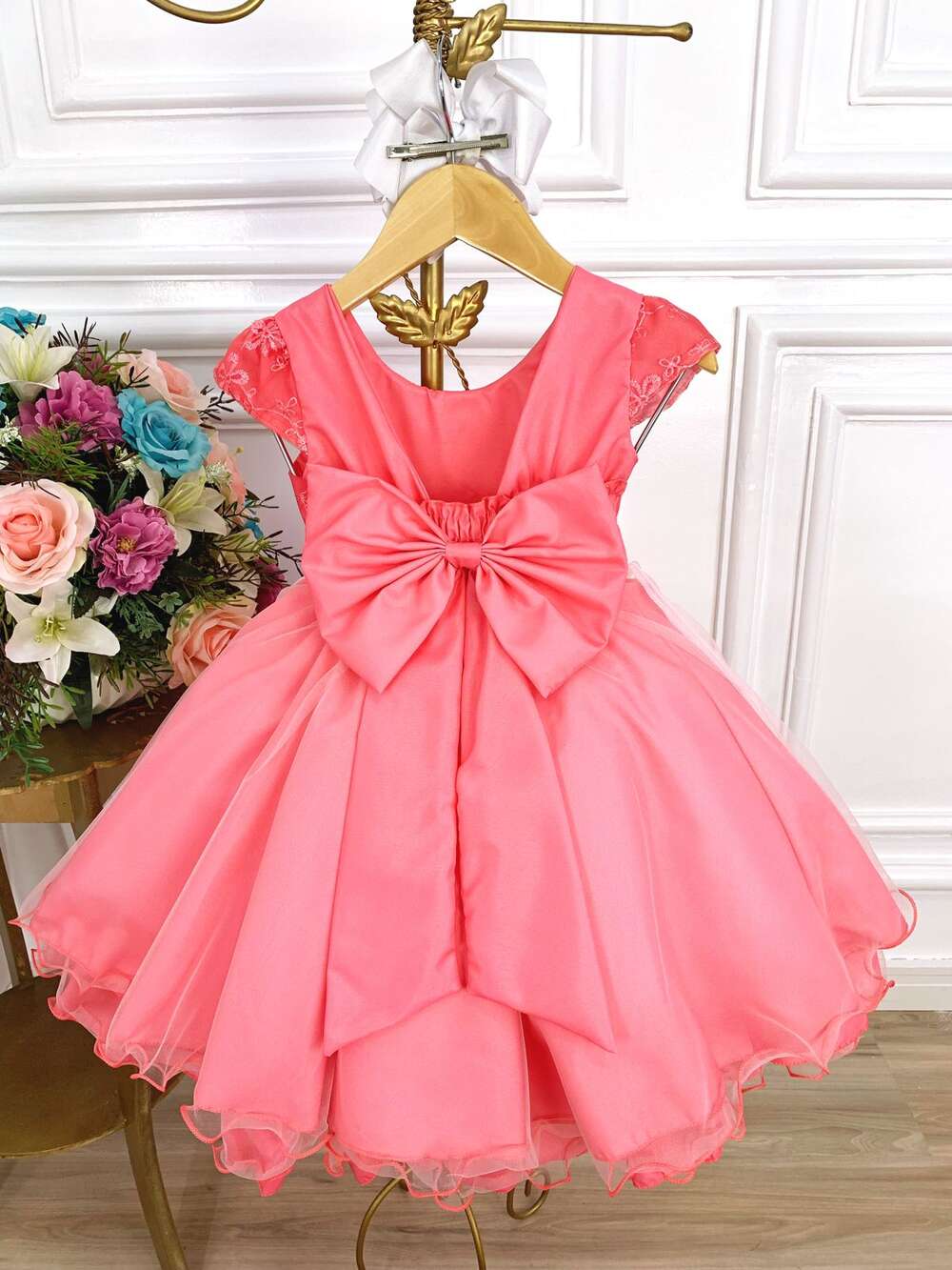 Vestido Infantil Goiaba Florido de Renda e Cinto de Pérolas