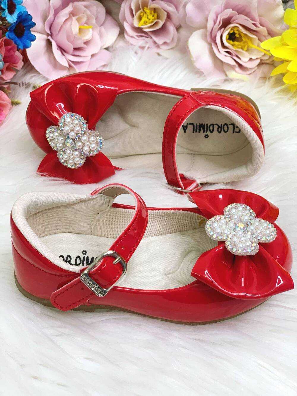 Sapatinho Vermelho Verniz C/ Lacinho e Flor Strass e Pérolas